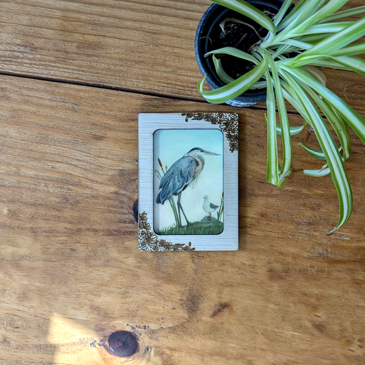 a picture of a bird on a wooden table