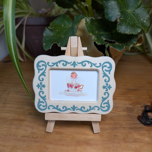 Robin on a Teacup Bird – Baroque Wooden Frame – Miniframed
