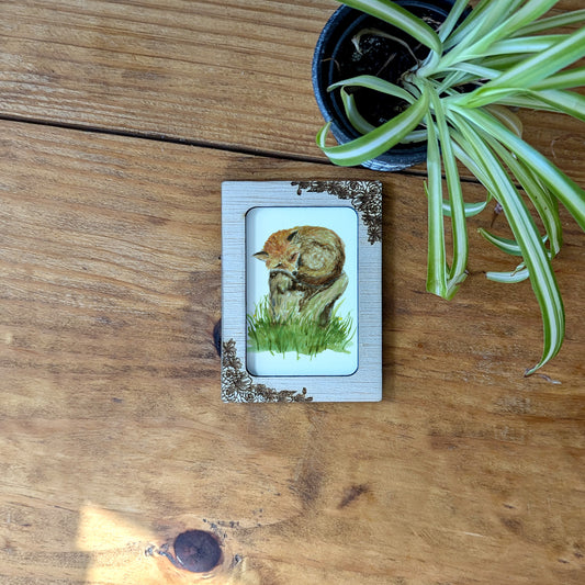 a picture of a bird on a wooden table